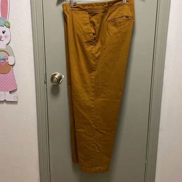 Amazon Essentials Men Chino Pants Size 40W X 28L EUC